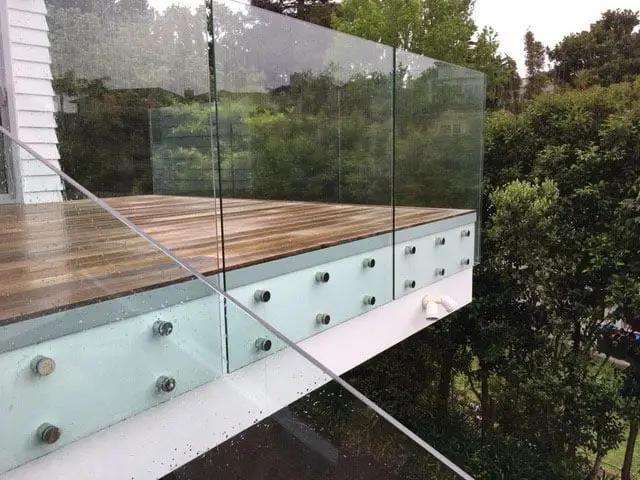 framless-glass-balustrade-discs